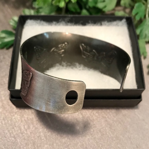 Silver metal cuff bracelet - Picture 3 of 4
